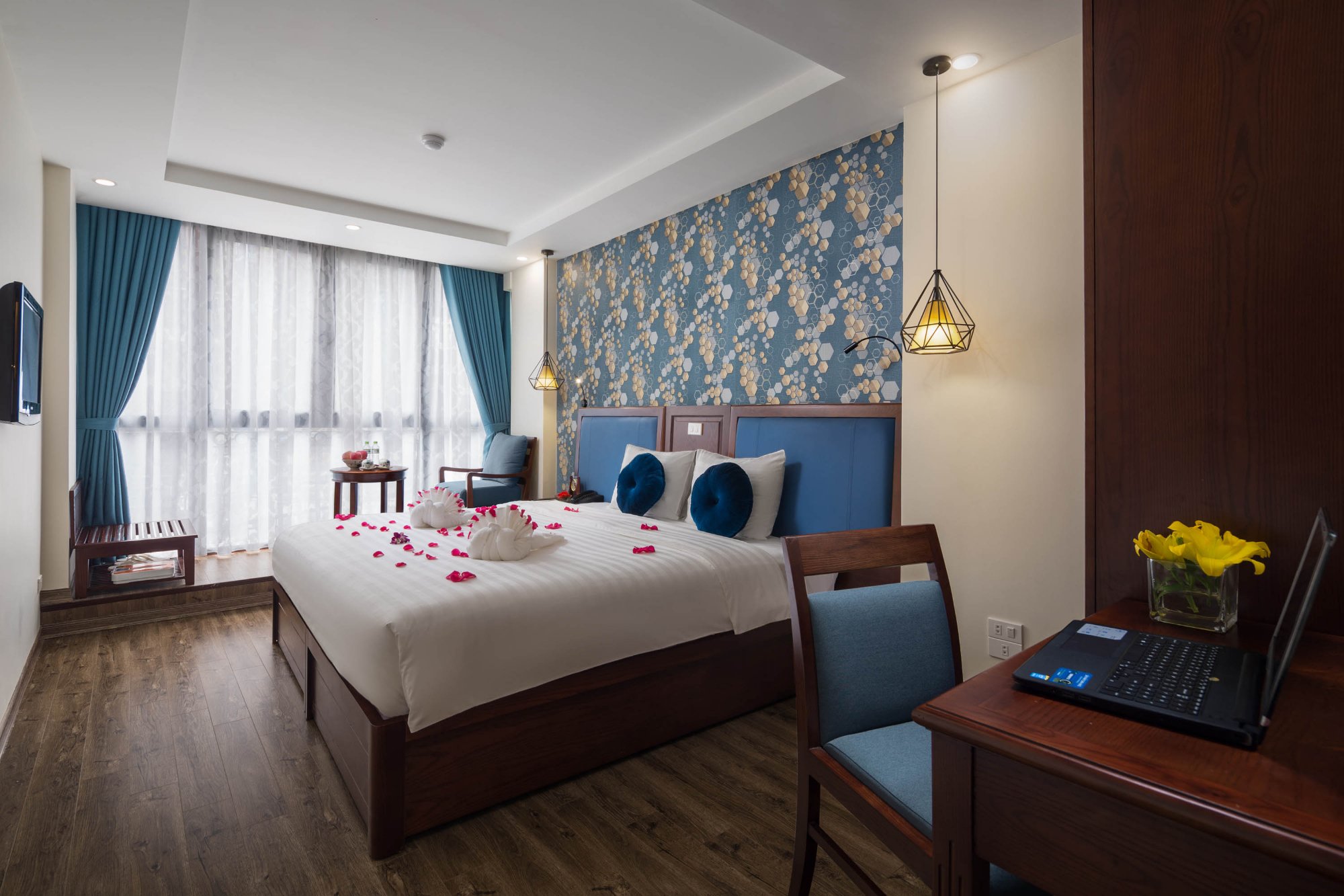 Holiday Emerald Hotel Hanoi World best for service
