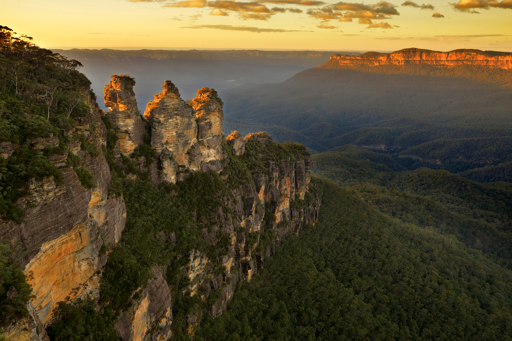 sunset over the Blue Mountains rock formation 'The Three Sisters'