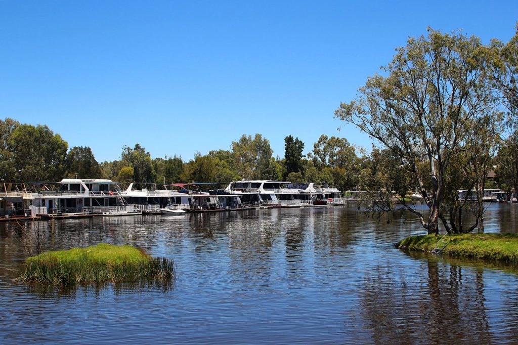 Murray River house boat